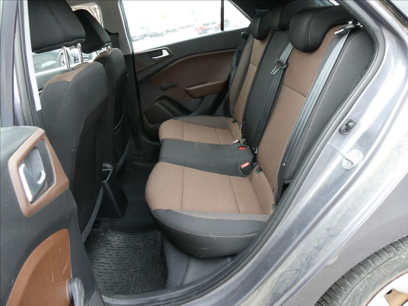 Hyundai i20 1,2 i 55kW koupeno v ČR,klima - fotka 14 z 35