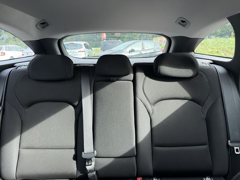 Hyundai i30 1.6 CRDi - fotka 16 z 23