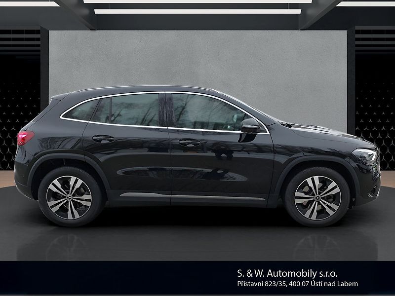 Mercedes-Benz GLA GLA180d - fotka 4 z 26