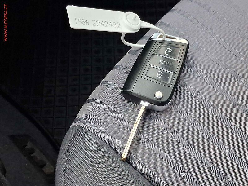 Škoda Octavia (2001) 1.9TDi, ČR, AC - fotka 15 z 15
