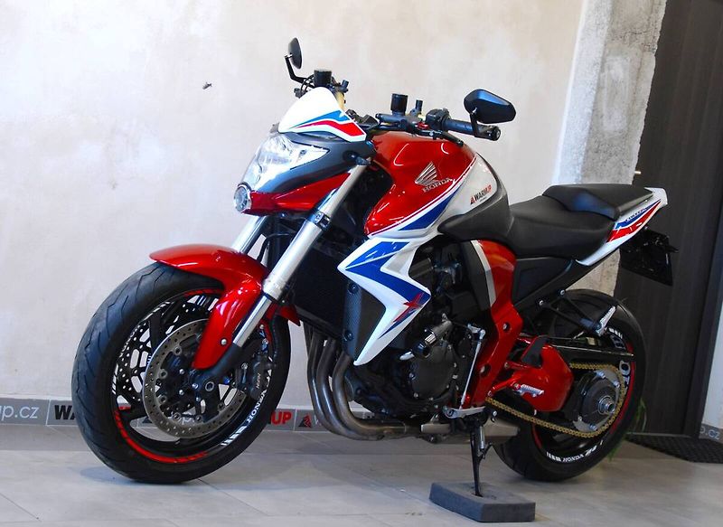Honda CB 1000 R (2014) krásný stav, akrapovič - fotka 16 z 20