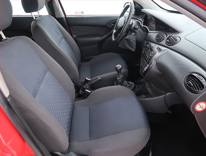 Ford Focus (2003) 1.8 TDDi, po STK, Tažné, Klima - fotka 9 z 14