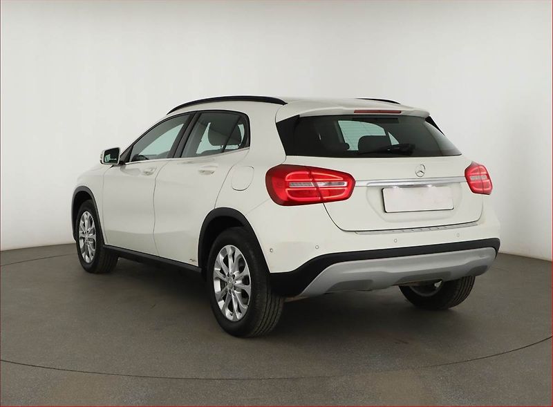 Mercedes-Benz GLA (2016) 200 CDI 4MATIC - fotka 4 z 17
