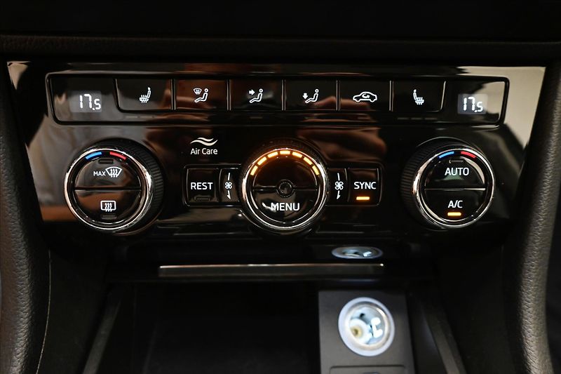 Škoda Superb 2,0 TDI 110 kW DSG STYLE Záruk - fotka 21 z 30