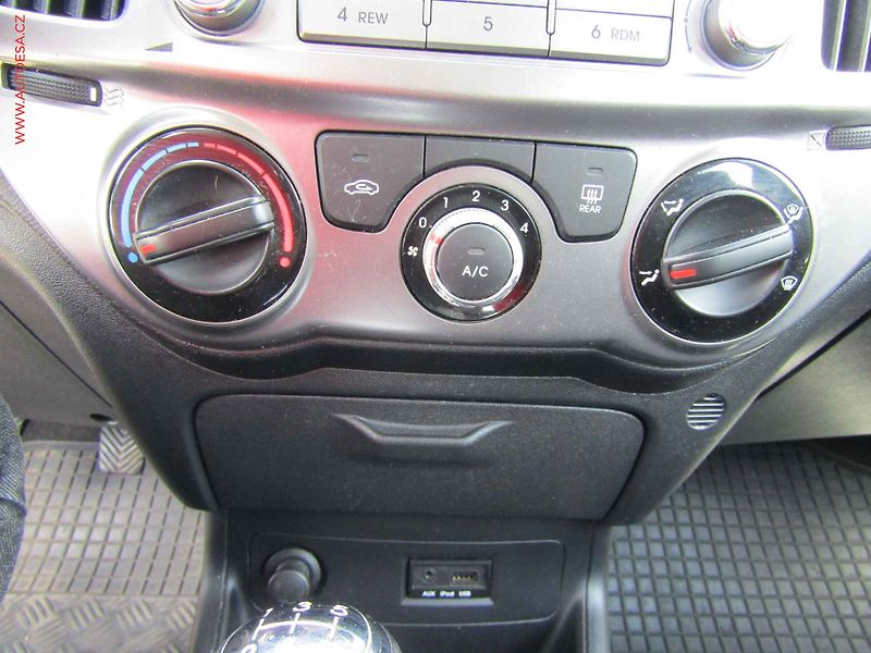 Hyundai i20 (2013) 1.2i, ČR, servis.kniha, AC - fotka 12 z 19