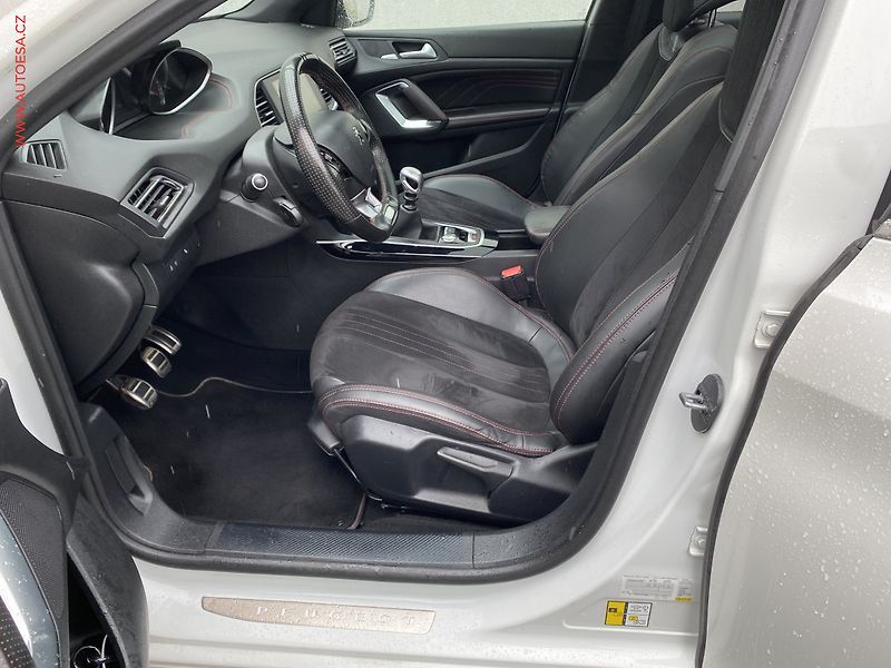 Peugeot 308 (2015) 2.0HDi, AC, LED, navi - fotka 9 z 16