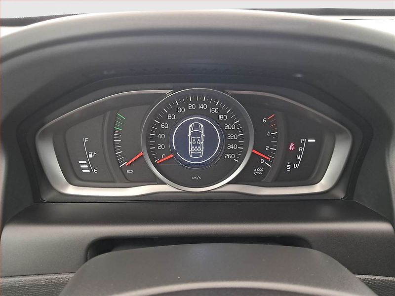 Volvo XC60 (2017) Momentum D4 - fotka 11 z 17