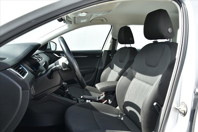 Škoda Octavia 1.6 TDI 85kW DSG LED NAVI ČR - fotka 10 z 24