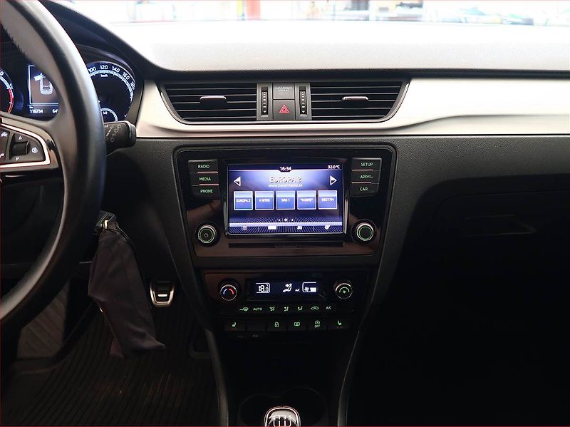Škoda Rapid (2018) Spaceback 1.0 TSI, Tempomat - fotka 12 z 15