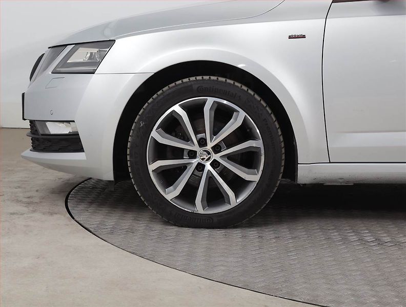 Škoda Octavia (2017) 2.0 TDI, 4X4, Automat - fotka 15 z 19