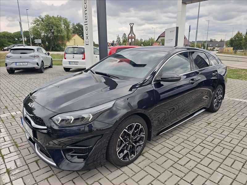 Kia ProCeed 1,5 T-GDI 118kW  GT-Line PLUS - fotka 2 z 24