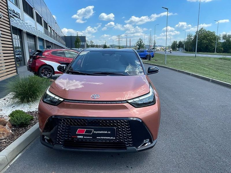 Toyota Aygo 1.5 Hybrid automat Executive - fotka 2 z 24