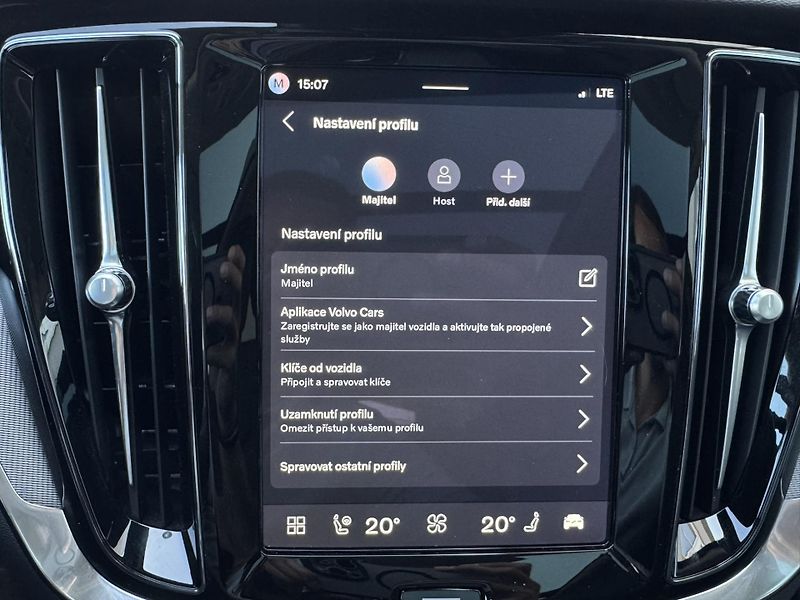 Volvo V60 B4 FWD PLUS DARK // 1. Maj. - fotka 46 z 46