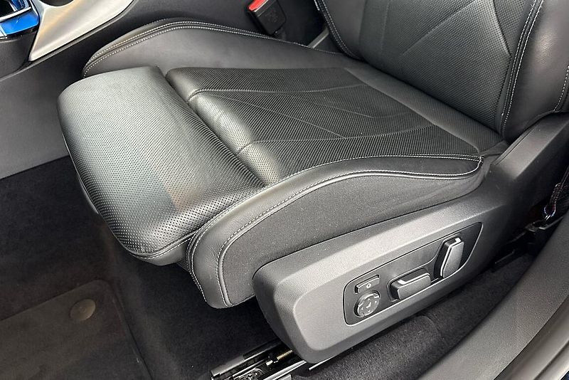 BMW X3 xDrive40d - fotka 7 z 25