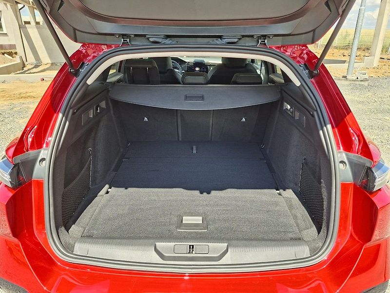 Peugeot 308 SW ALLURE 1,5 BHDi 130k EAT8 - fotka 5 z 29