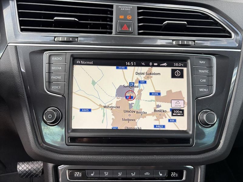 Volkswagen Tiguan 2,0 TDi DSG 4Motion  LED,ACC - fotka 18 z 50
