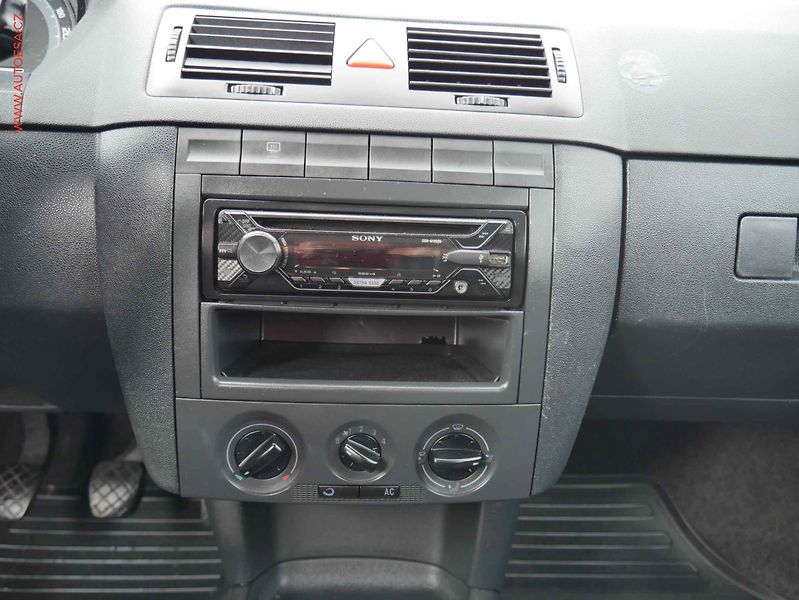 Škoda Fabia (2004) 1.4TDi, ČR, AC, TZ, STK2/28 - fotka 17 z 17