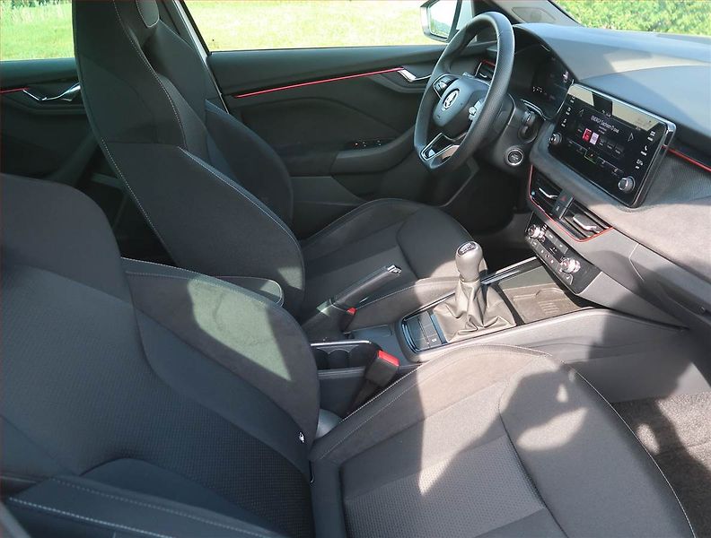 Škoda Kamiq (2024) Drive 1.0 TSI - fotka 9 z 17
