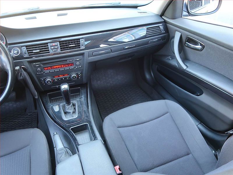 BMW Řada 3 (2010) 320 d xDrive, 4X4, Automat - fotka 8 z 17