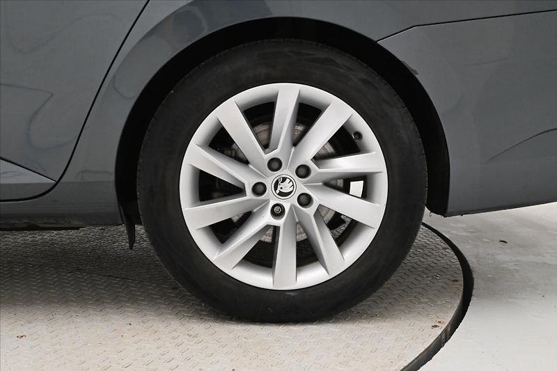 Škoda Superb 1,4 TSI iV 160 kW DSG Style Zá - fotka 33 z 33