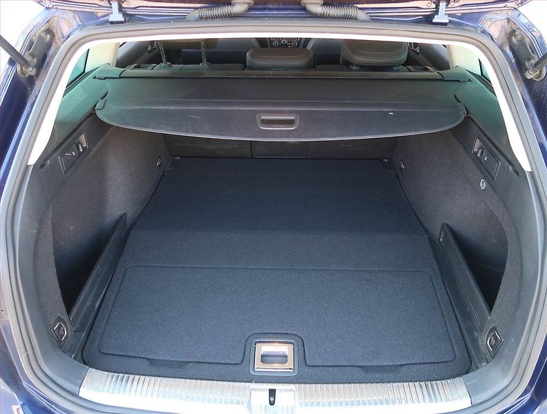 Volkswagen Passat (2019) 2.0 TDI, Kůže, Navi, Tempomat - fotka 14 z 19