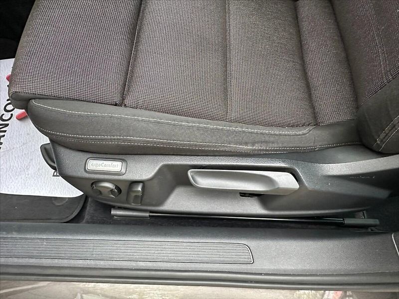 Volkswagen Passat 1,4 TSI 110kW-MANUAL!! - fotka 19 z 37