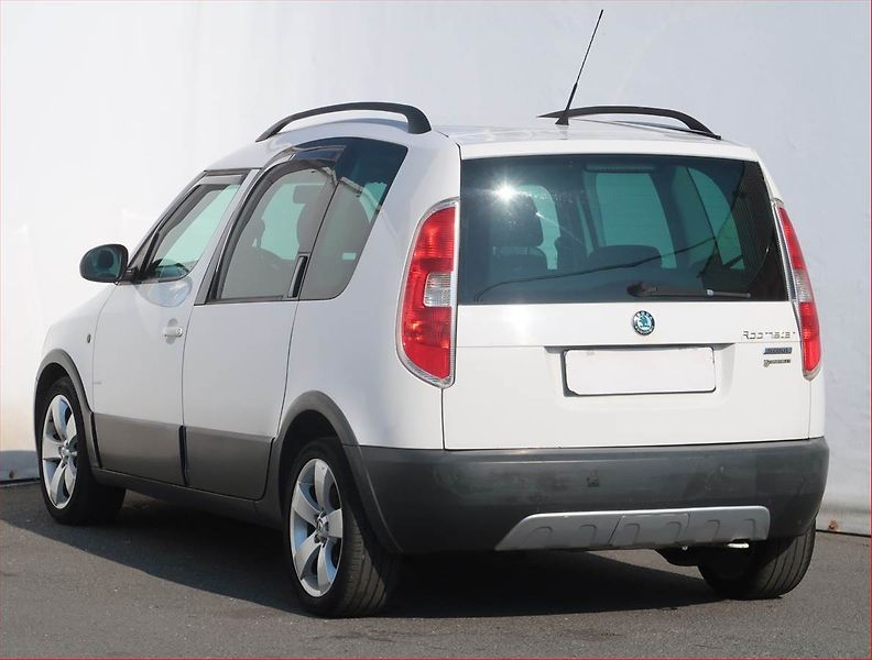 Škoda Roomster (2013) Scout 1.2 TSI, ČR,1.maj - fotka 4 z 18