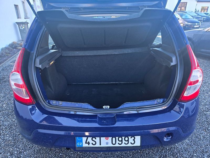 Dacia Sandero (2009) 1.4 MPI - fotka 14 z 19