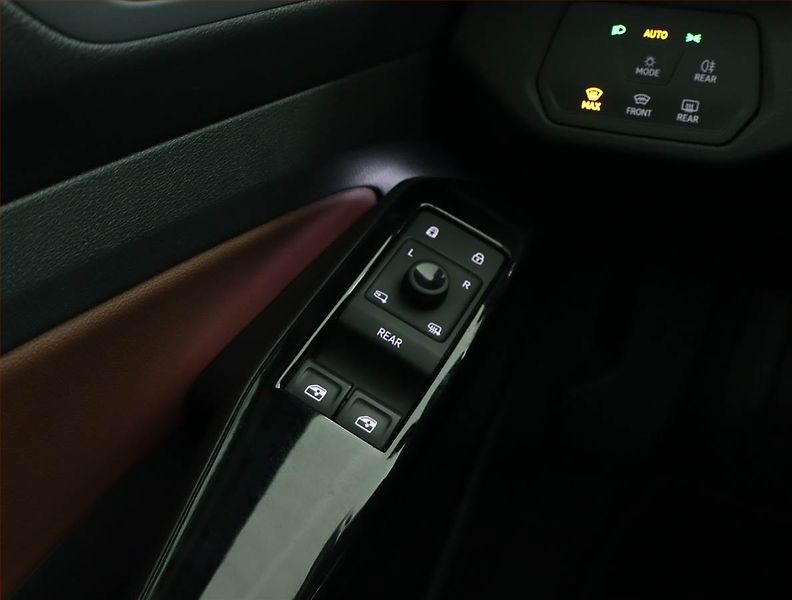 Volkswagen ID.4 (2021) 1st (82 kWh), SoH 87% - fotka 16 z 18