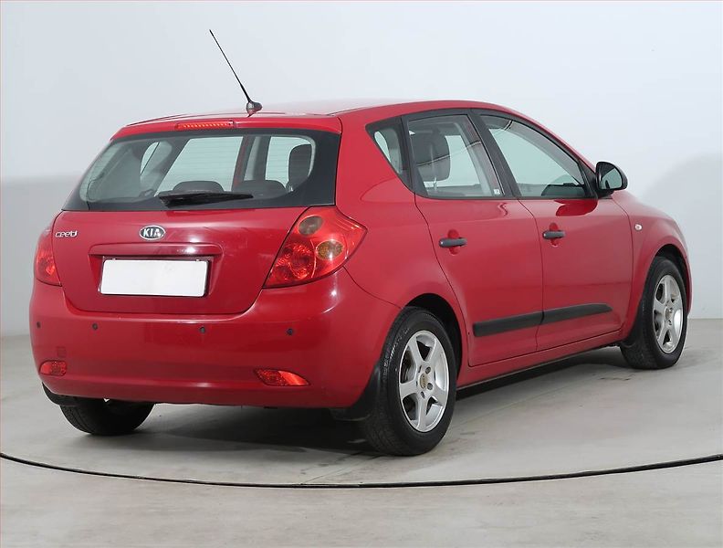 Kia Ceed (2009) 1.4 CVVT, po STK, jezdí dobře - fotka 5 z 16