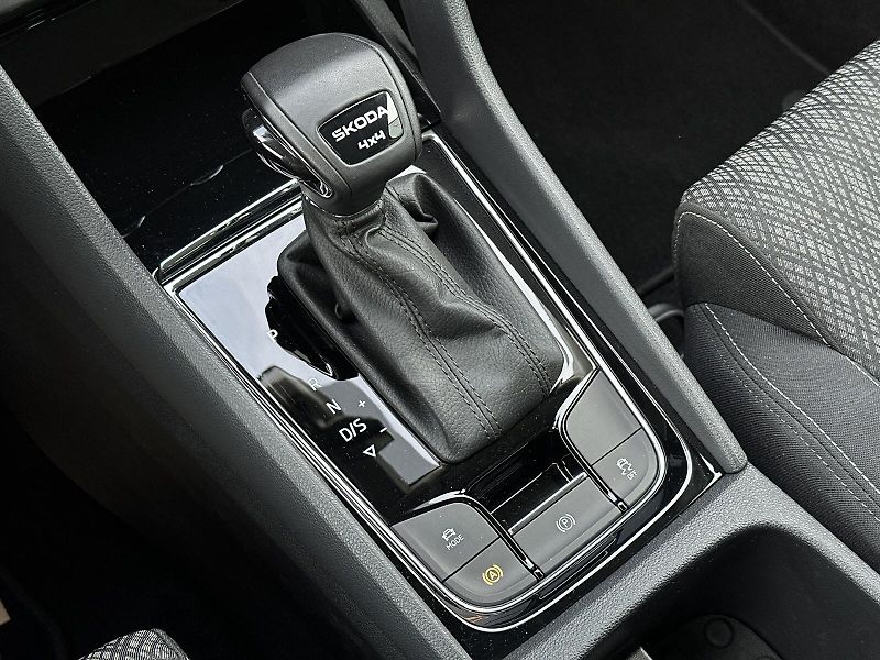 Škoda Karoq 2.0TDi 4x4 DSG 150PS TOP & Sel - fotka 39 z 49