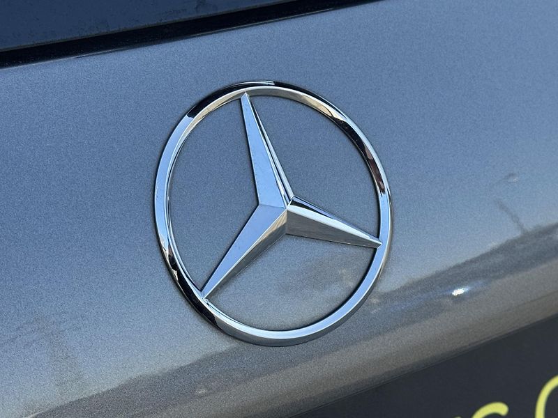 Mercedes-Benz GLB (2019) 200d 4Matic, AMG Line Head-up  - fotka 47 z 51