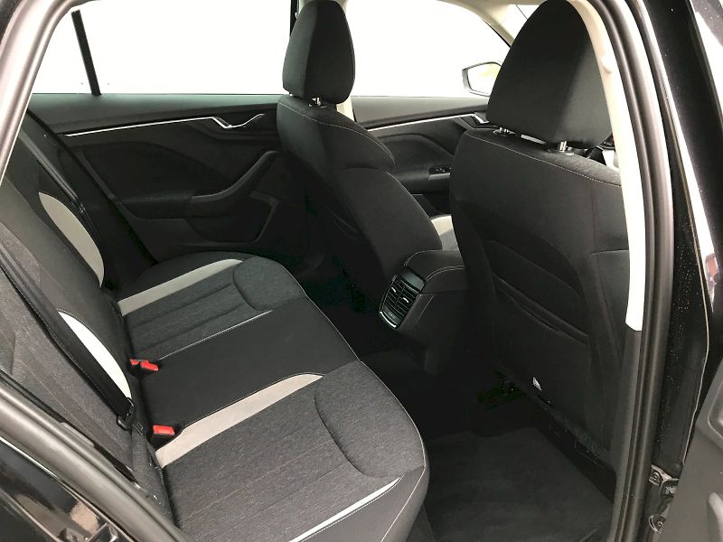 Škoda Kamiq (2025) SELEC TSI 110/1.5 A7F - fotka 14 z 29