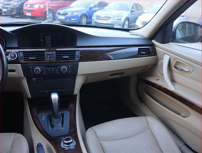 BMW Řada 3 (2010) 330 i, Automat, Serv.kniha - fotka 8 z 20