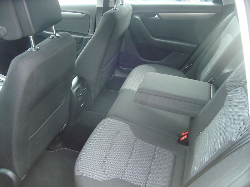 Volkswagen Passat (2013) 2,0 TSi - fotka 13 z 18