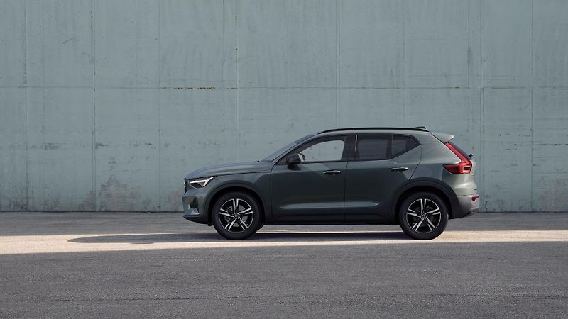 Volvo XC40 (2026) B3 AUT DARK PLUS - fotka 8 z 12