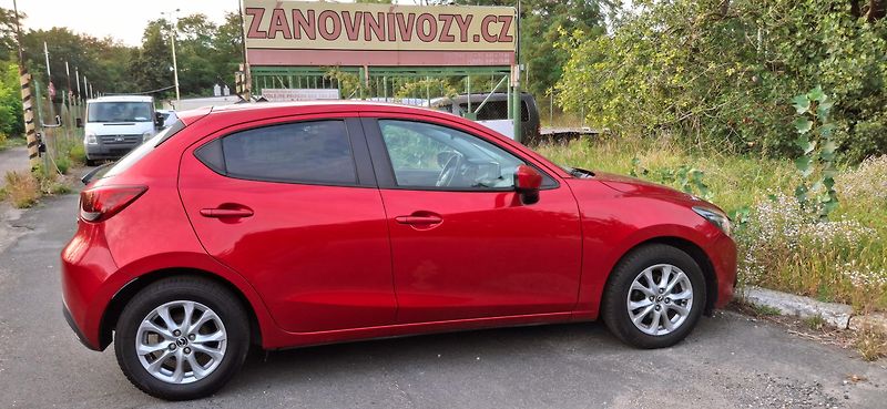 Mazda 2 1.5 66 KW výbava - fotka 15 z 41