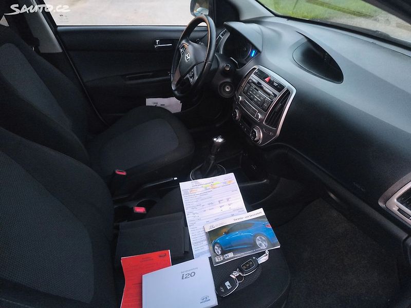 Hyundai i20 1,4,MAX VÝBAVA,100KM,1MAJ50LET - fotka 7 z 28