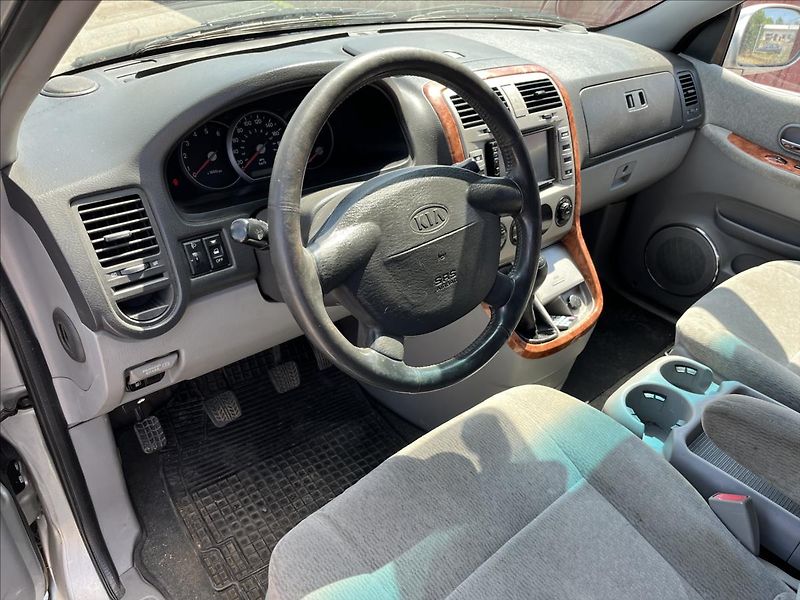 Kia Carnival 2,9 CRDi 6.MÍST STK 5/2028 - fotka 9 z 31