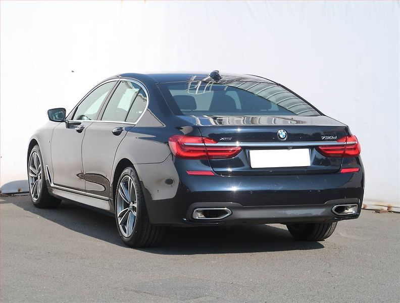 BMW Řada 7 (2019) M Paket 730 d xDrive, ČR - fotka 4 z 29