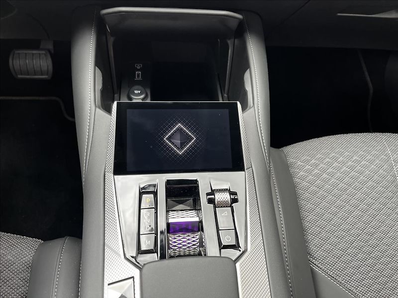DS Automobiles DS4 1,5 BlueHDi 130k Trocadero  Ds - fotka 9 z 26