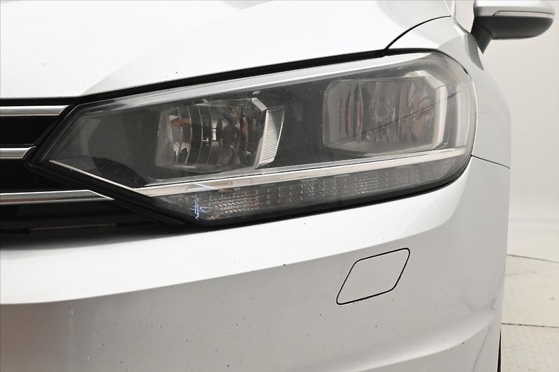 Volkswagen Touran 1,6 TDI 85kW Navi Senzory - fotka 28 z 30
