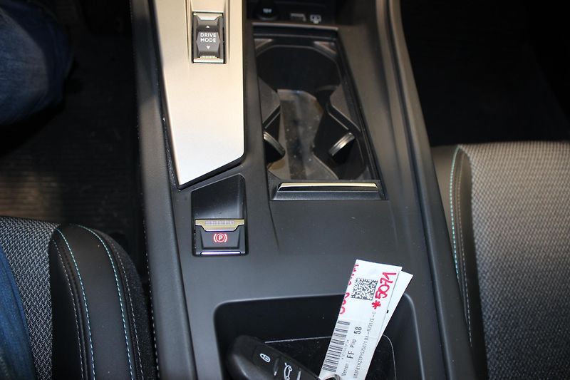 Peugeot 308 (2023) 1,5HDi,130HP,aut.,ALLURE PACK, - fotka 9 z 20