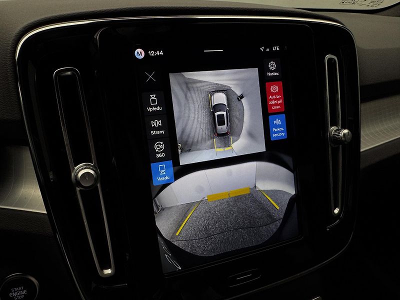 Volvo XC40 B3 DARK PLUS CZ REZERVACE - fotka 47 z 48