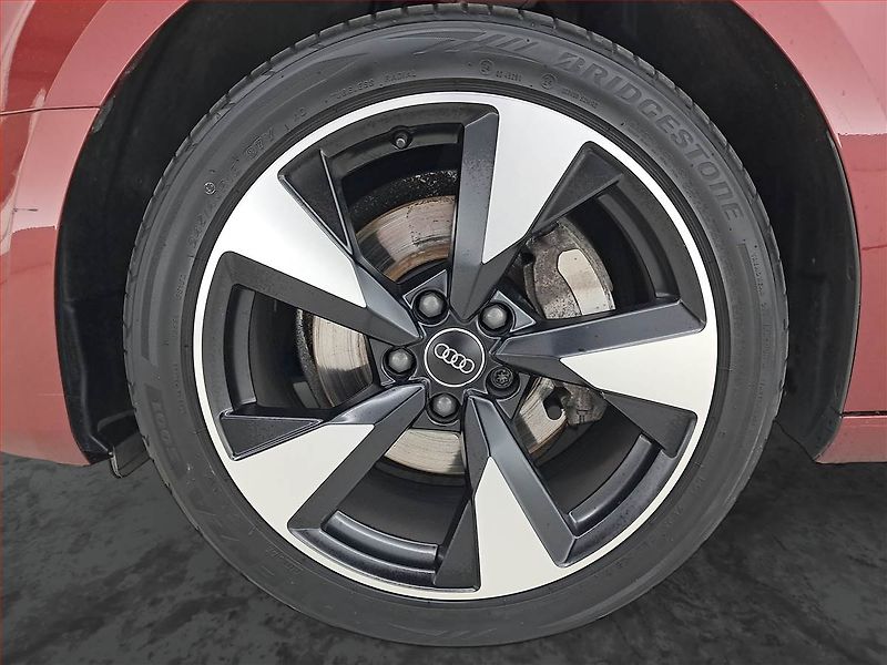 Audi A4 (2019) 40 TDI - fotka 15 z 24