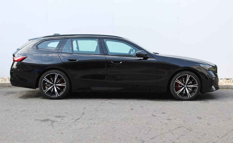 BMW Řada 5 BMW 540d xDrive Touring TOP - fotka 3 z 29