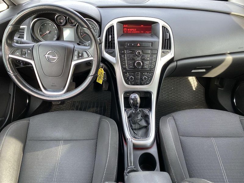 Opel Astra (2012) Combi 1.7 D Sport Tourer - fotka 5 z 28