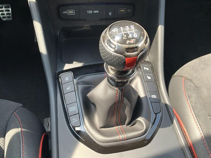 Hyundai Tucson N-LINE 1,6 T-GDi 110kW - fotka 25 z 34