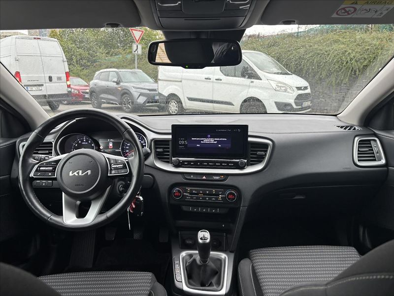Kia Ceed 1,5 TGDi TOP ZÁRUKA CARPLAY - fotka 9 z 42