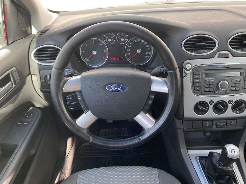 Ford Focus (2007) 1.6 TDCi, ČR, AC - fotka 11 z 16
